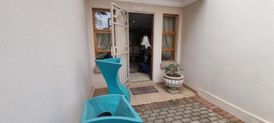Townhouse For Rent in Rietvlei Heights Country Estate, Pretoria