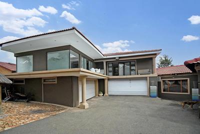 House For Sale in Meredale, Johannesburg